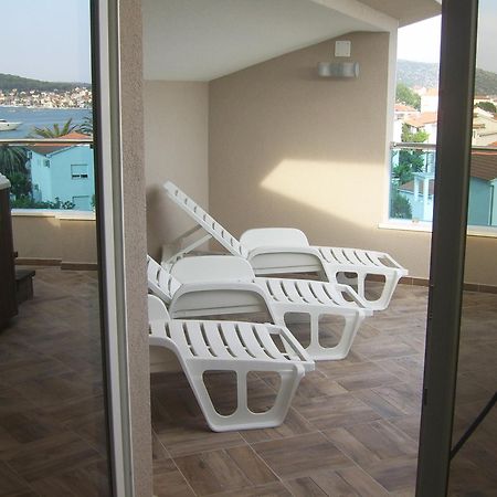 Apartments Villa Erik Rogoznica  Rum bild