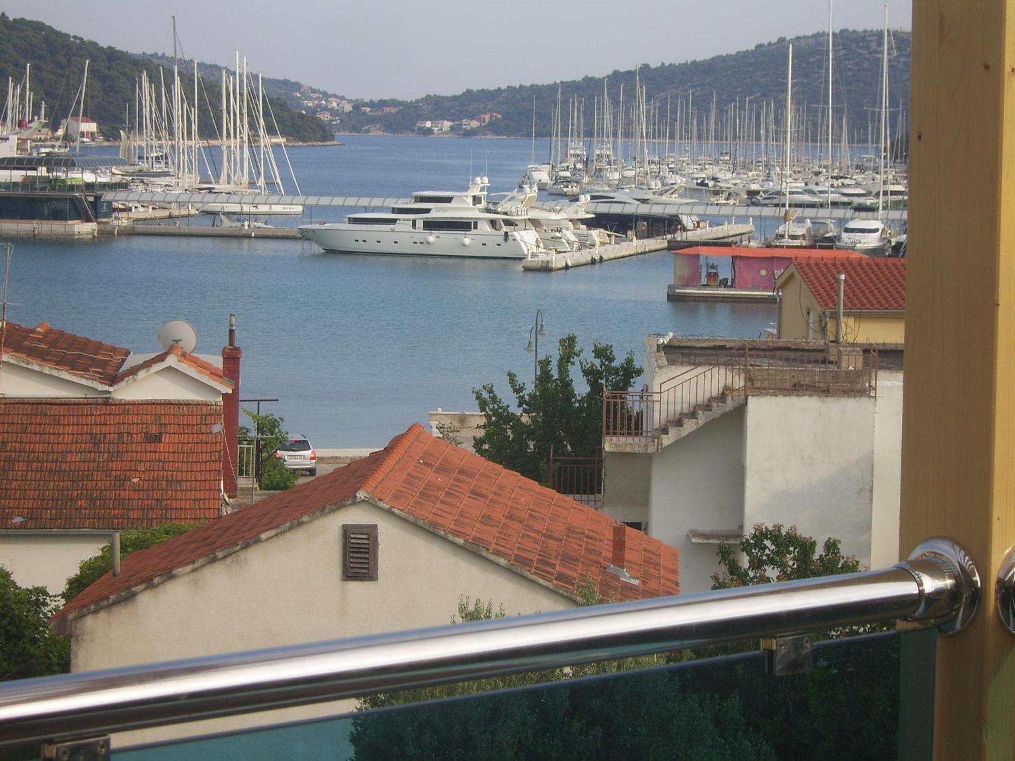 Apartments Villa Erik Rogoznica  Rum bild
