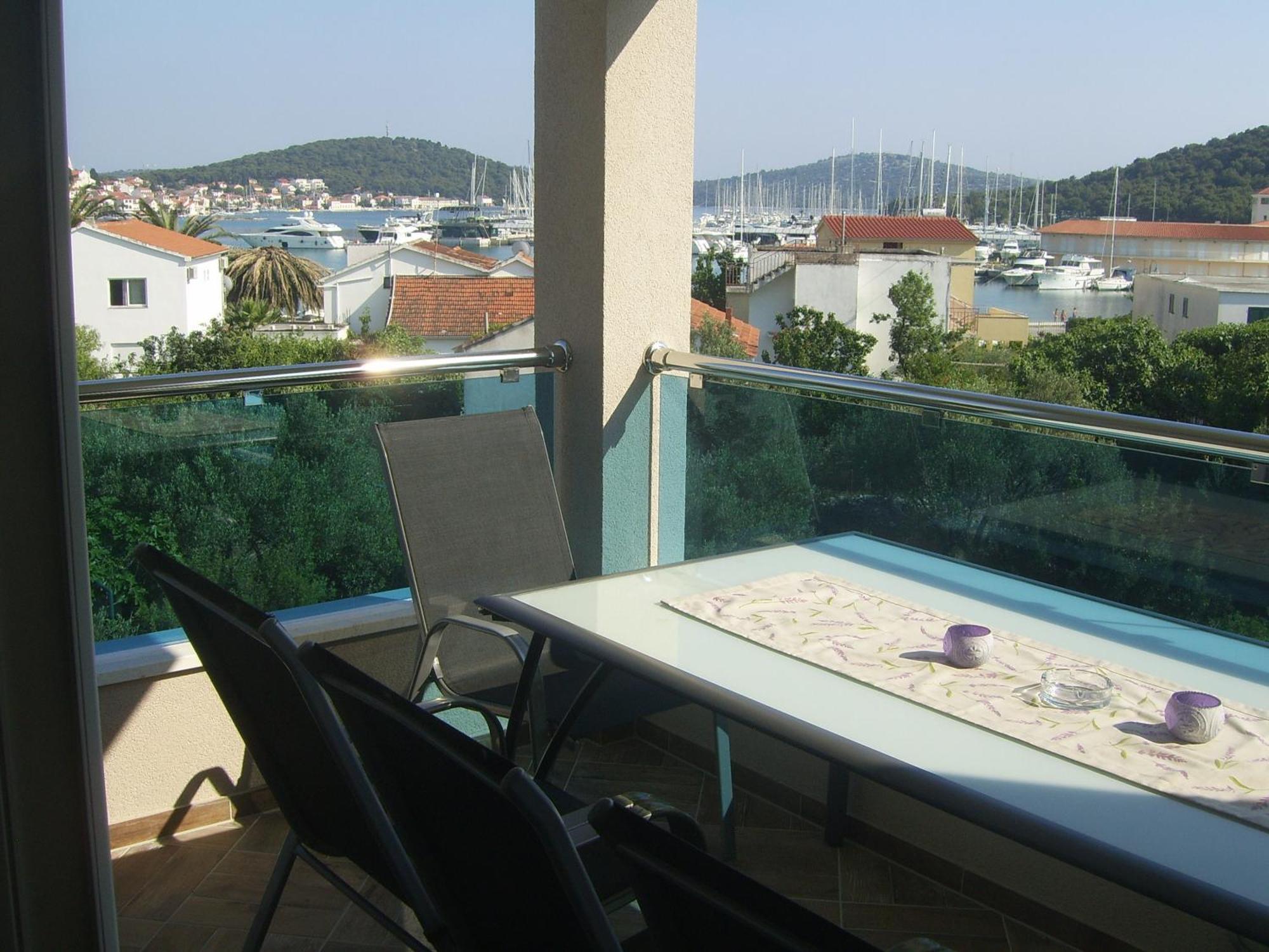 Apartments Villa Erik Rogoznica  Rum bild