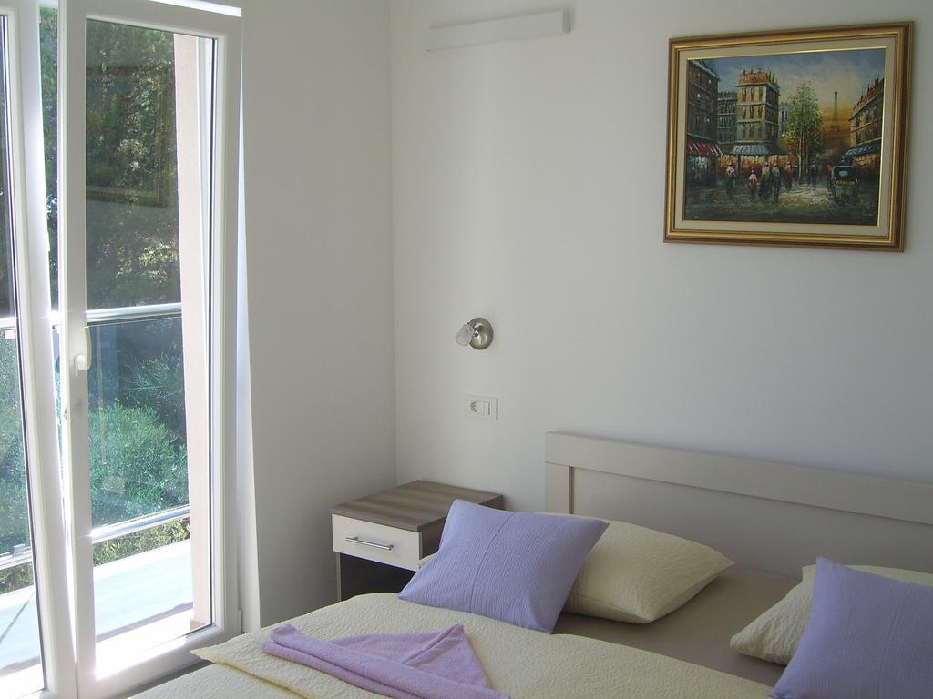 Apartments Villa Erik Rogoznica  Rum bild