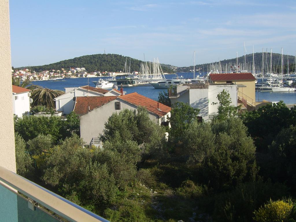 Apartments Villa Erik Rogoznica  Rum bild